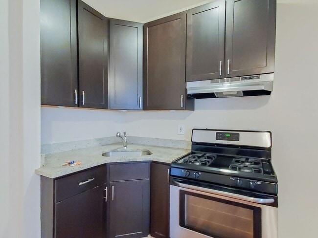 Photo - 3527.5 N Broadway Unit 2E