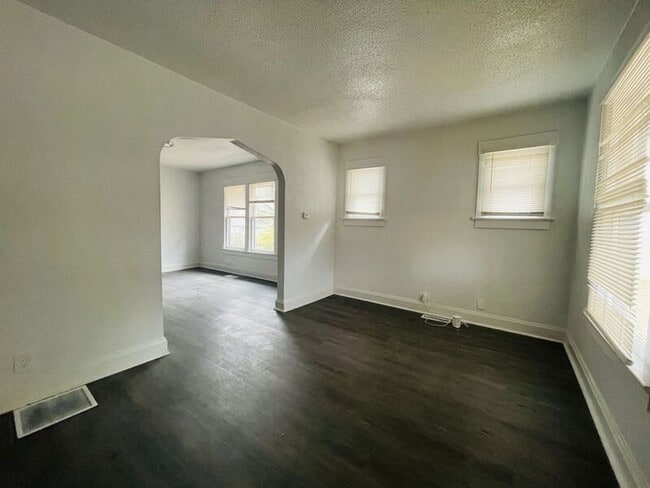 Photo - 902 S Cedar Ave