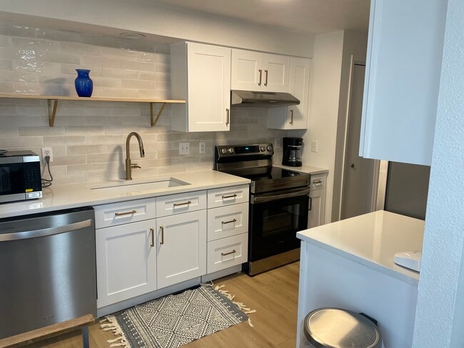 Modern kitchen with all new appliances - 1540 S Wardle St