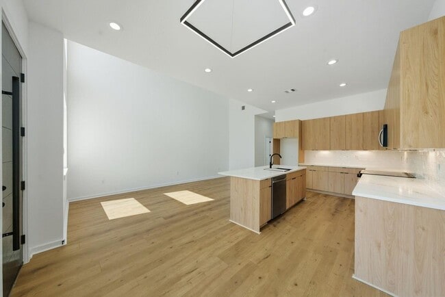 Photo - 5029 Van Fleet St