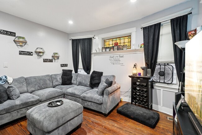 Photo - 30 Sheffield St Unit # 1