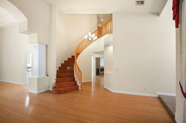 Photo - 5 BED Summerlin home w/ 1ST FLOOR BED AND 3/4 BATH