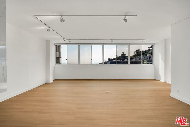 17352 Sunset Blvd Unit 606