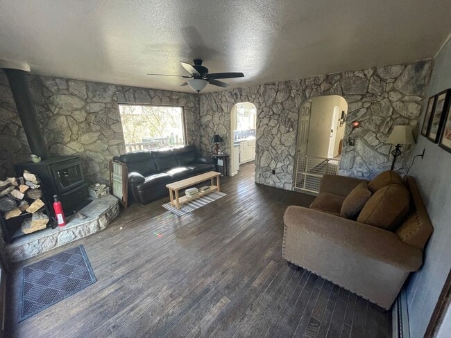 Photo - Quiet 4Bd 2Ba home avail. for a 3-5 month ...