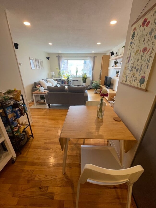 Photo - SPACIOUS AND BRIGHT BRIGHTON 2 BED W/ DISHWASHER ~ HT/HW INCL