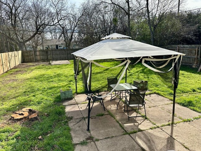 Photo - Spacious 3 bed/1 bath rental - Available Now!