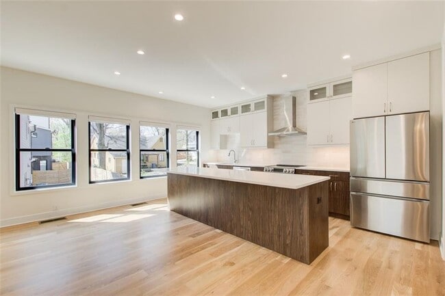 Photo - 1050 Snyder St NW