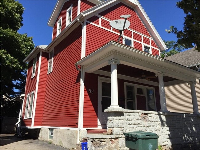 Building Photo - 82 Asbury St Unit Up