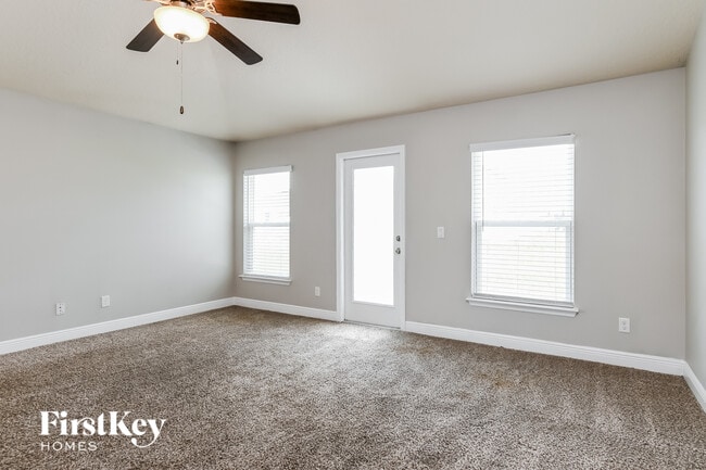 1119 Sabine Ln
