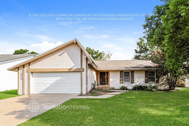 Building Photo - 808 Black Knight Dr