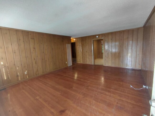Photo - 1507 Brennen Rd