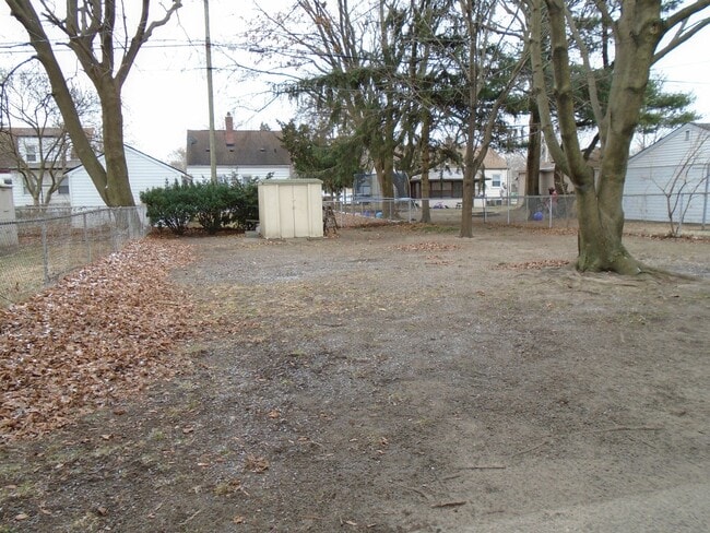 Photo - 2/1 ranch available - OPEN HOUSE SAT 7/25 2-4PM AND SUN 7/26 12:30-2:30