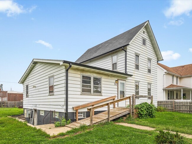 Photo - 305 N Holcomb Ave