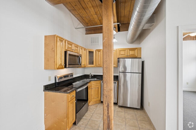 2BR, 2BA - 805SF - Kitchen