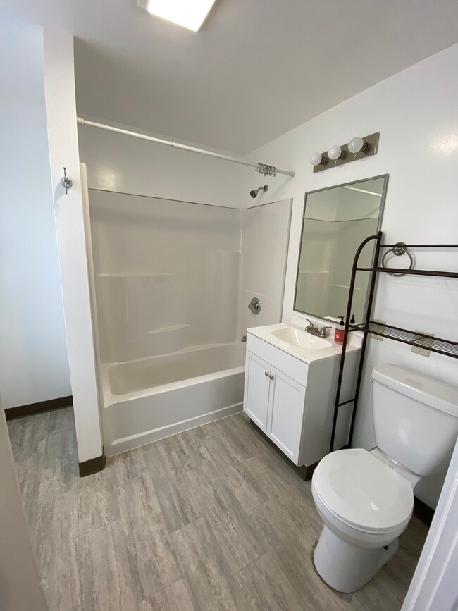 Photo - 1421 W 14th St Unidad 1