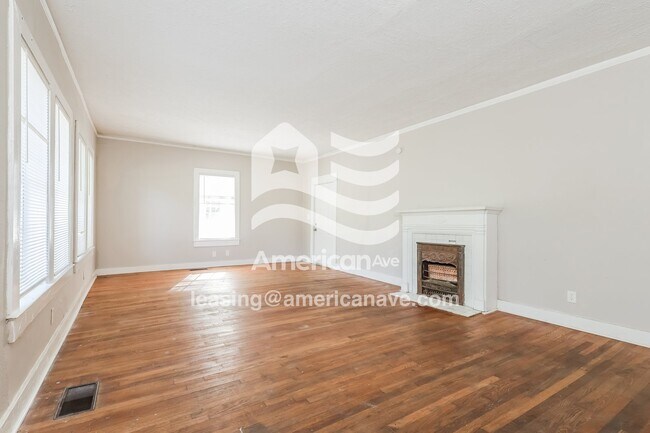 Photo - 465 E Ridgeway St