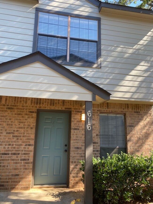 3 bedroom 2 bathroom condo by UNT - 3 bedroom 2 bathroom condo by UNT