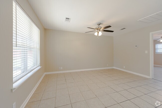 1BR, 1BA - 550 SF - Dining Room
