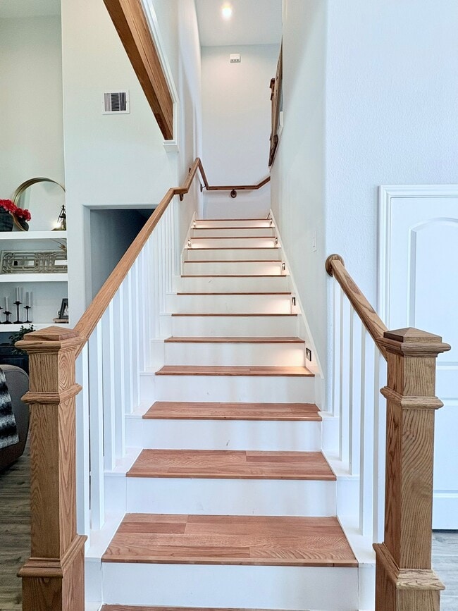 Photo - 55 Ruskin Dr W