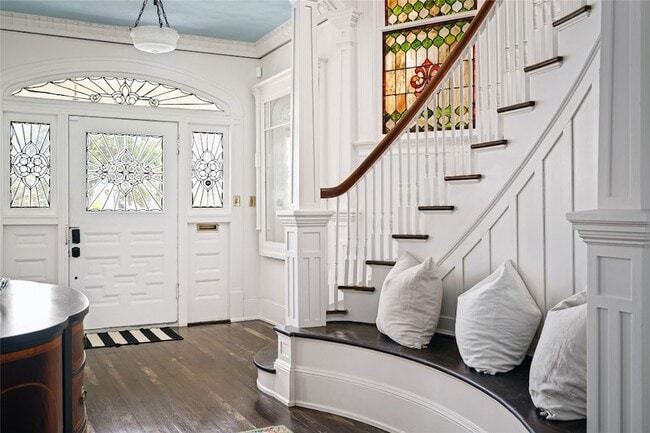 Photo - 1112 Broadway Avenue J