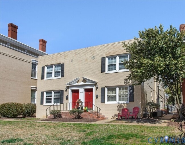 Building Photo - 2602 Grove Unit 3