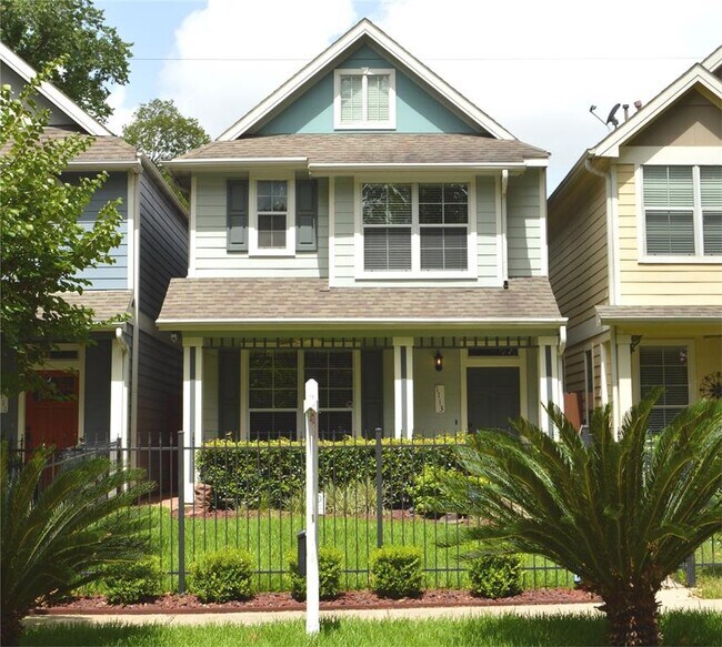 Photo - 1113 Waverly St House