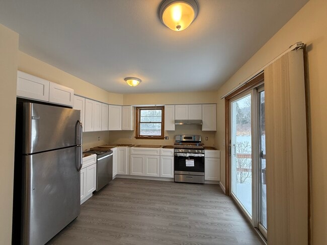 Building Photo - 7 Pheasant Walk Unit 3