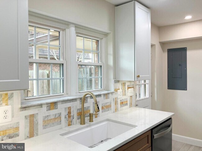 Photo - 428 Hampton Ct