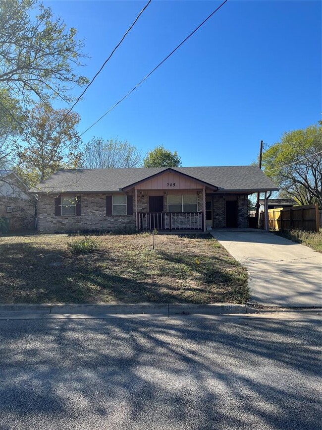 Building Photo - 705 Guadalimar St