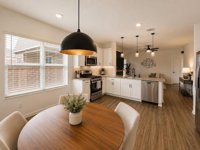 Photo - 208 Longbridge Dr