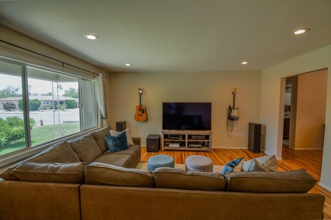 Photo - 9501 Arvilla Ave NE