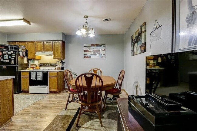 Dinning Area - 700 Hilltop Dr Unit 700
