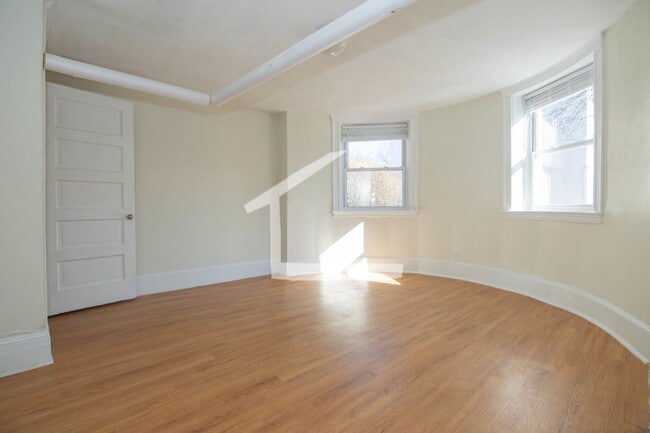 Photo - Great 4 Bedroom available Now!