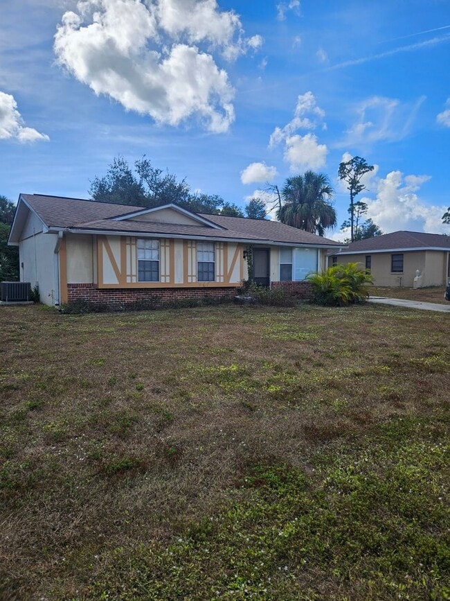 Building Photo - Single Family Home in Port Charlotte