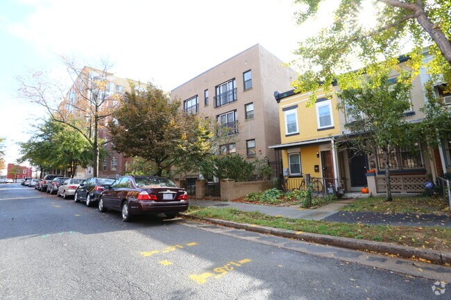 Photo - 732 Lamont St NW