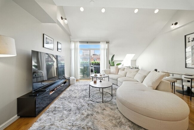 Photo - 145 St Botolph St Unidad U36