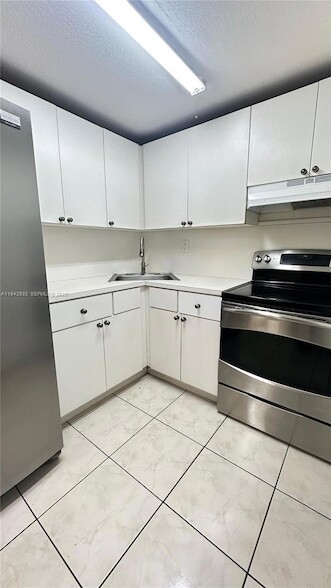 Photo - 606 W 81st St Unit 305