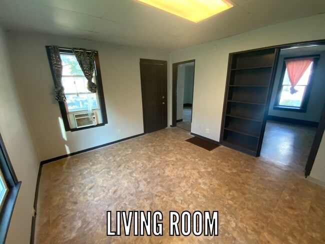 Photo - 115 State St N