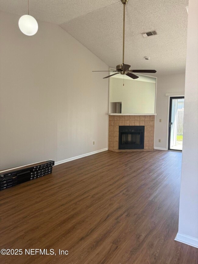 Photo - 1338 Yorktown Pl