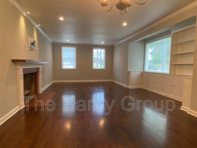 Photo - 934 McKellar Dr