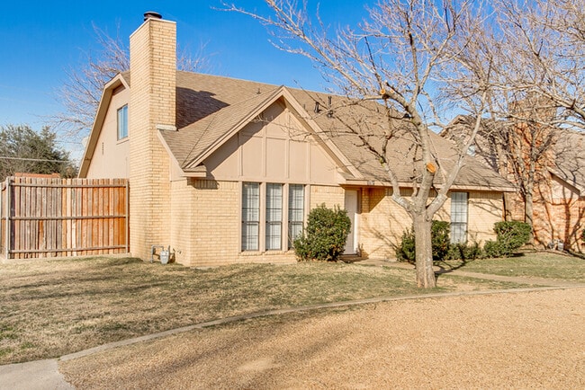 Building Photo - No Application Fees* $250 Off 1st Months R... Rental