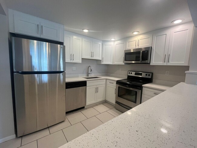 Building Photo - 9370 SW 8th St Unit 414 Rental