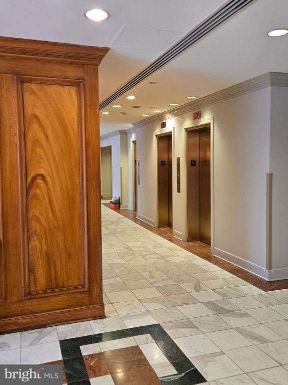 Building Photo - 5450 Whitley Park Terrace Unit HR-912