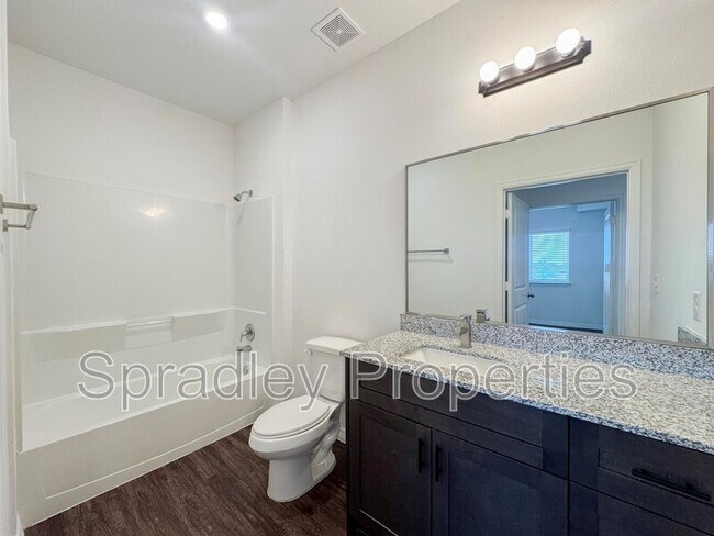 Photo - 1124 W Ave O Unidad CR 1307