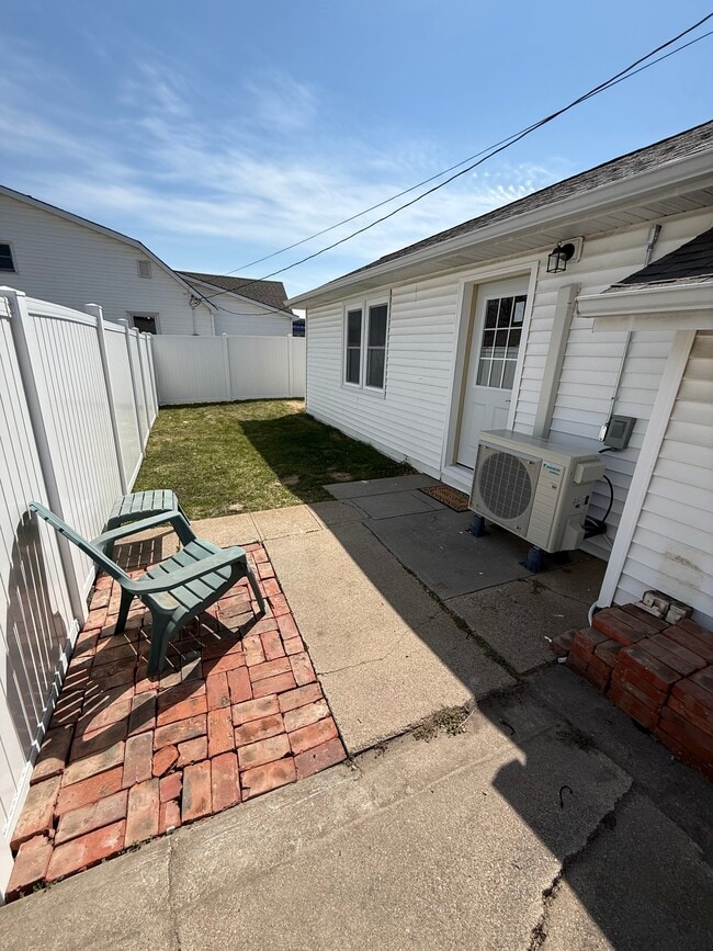 Photo - 710.5 W 8th St