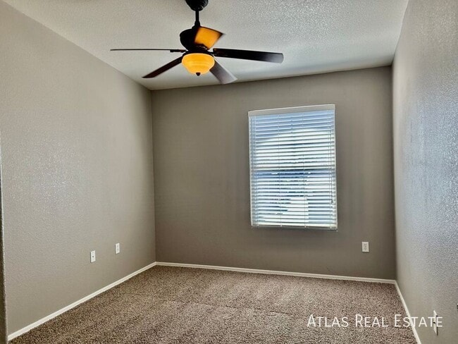 Photo - 2402 E 5th St