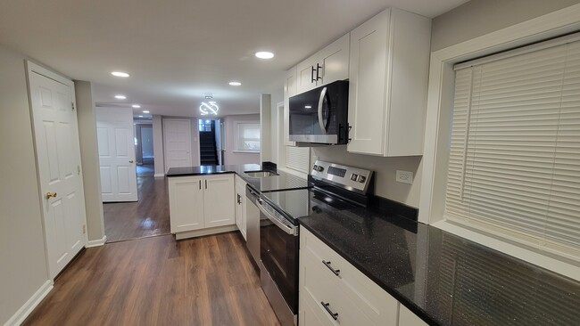 Building Photo - 5749 N Talman Ave Unit Garden Rental