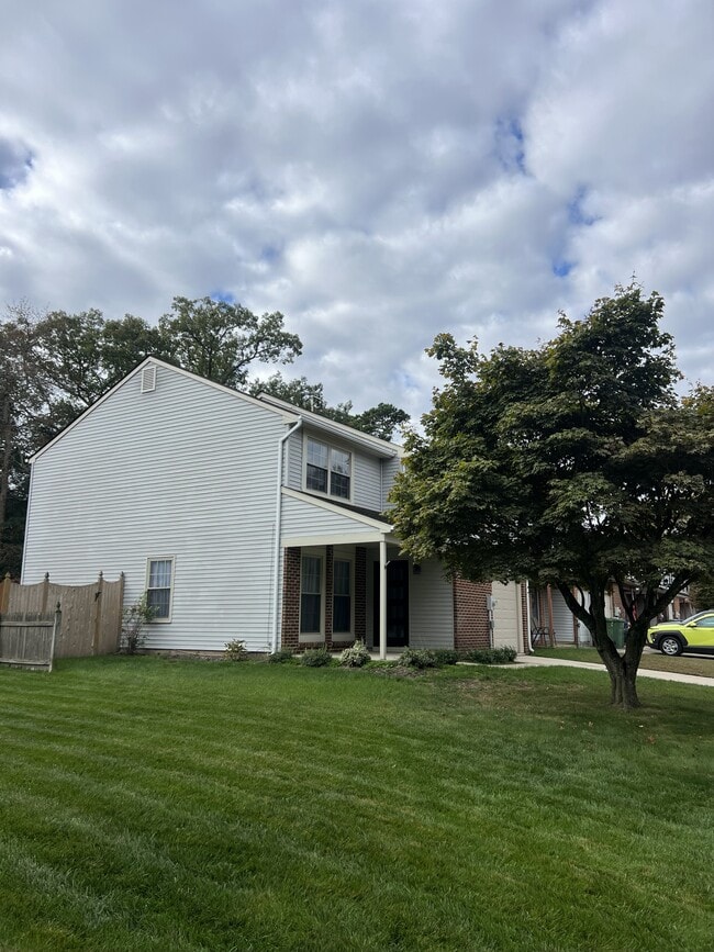 Photo - 223 Foxwood Ln
