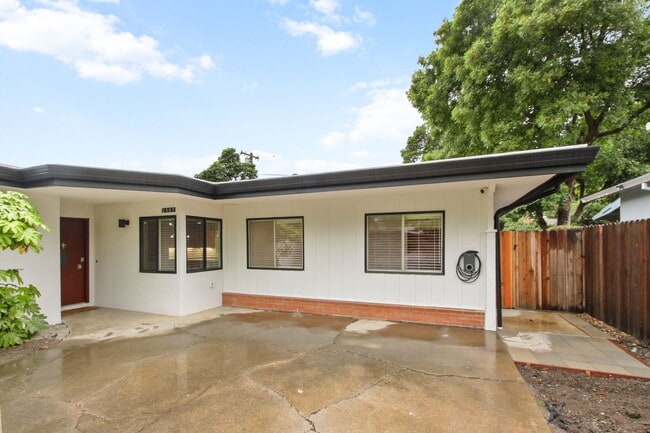 Photo - Central Davis 3/2 Mid Modern