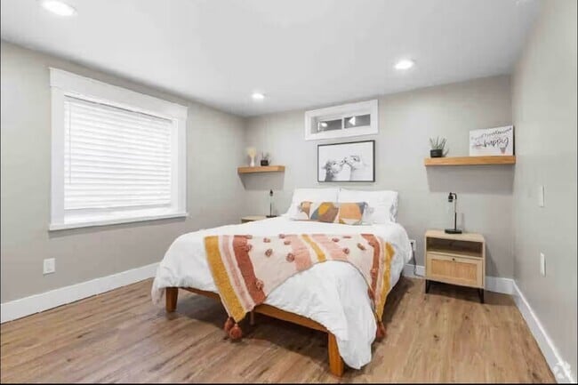 Building Photo - 950 N 5th St Rental